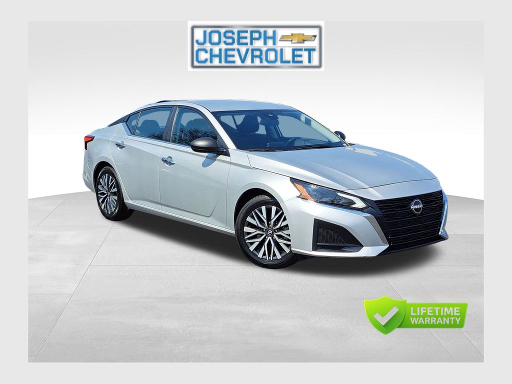 Brilliant Silver Metallic 2024 Nissan Altima 2.5 SV FWD Sedan Front-Wheel Drive Continuously Variable Transmission