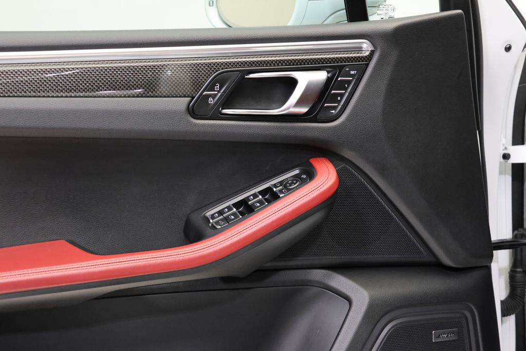 Thumbnail: 2024 Porsche Macan - 29