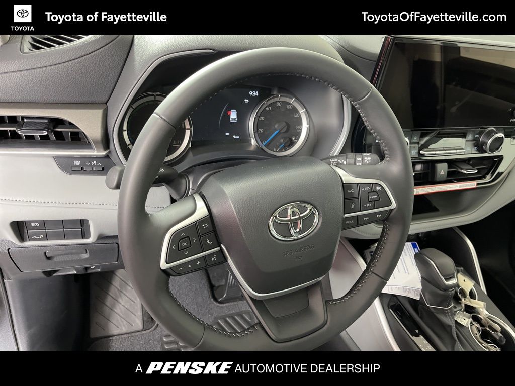 2025 Toyota Highlander XLE 31