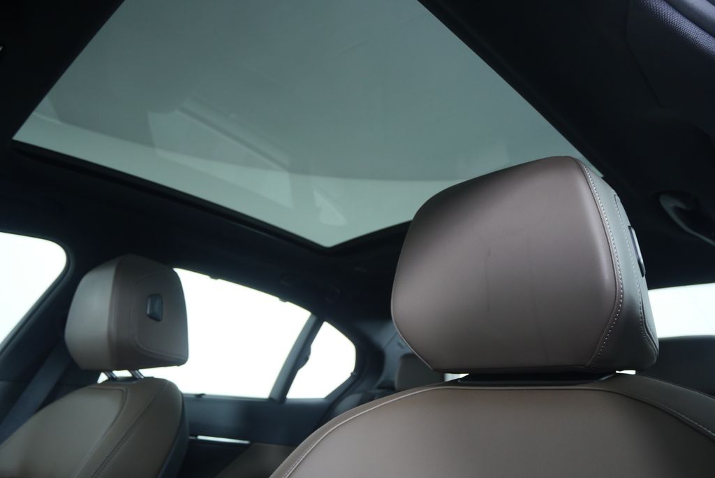 Thumbnail: 2025 BMW i5 - 12