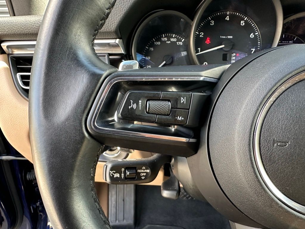 2023 Porsche Macan  21