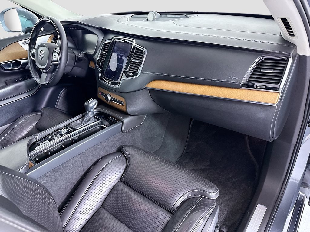 Thumbnail: 2017 Volvo XC90 - 17