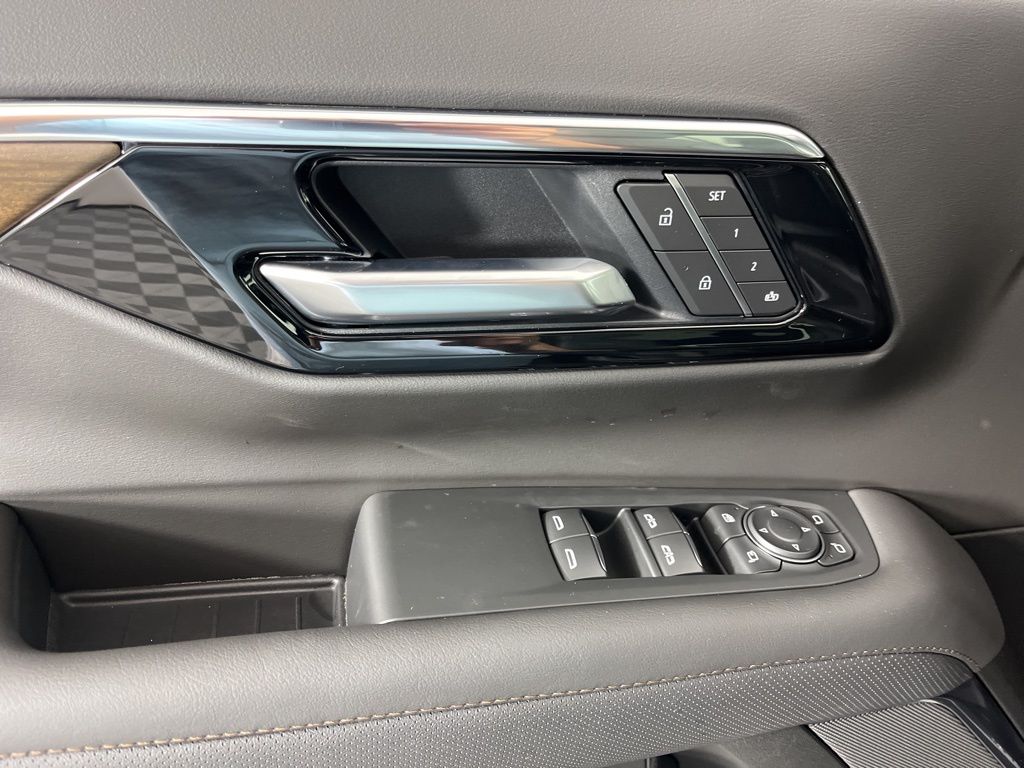 Thumbnail: 2026 Chevrolet Suburban - 24