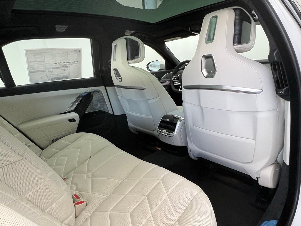 Thumbnail: 2026 BMW 7 Series - 8