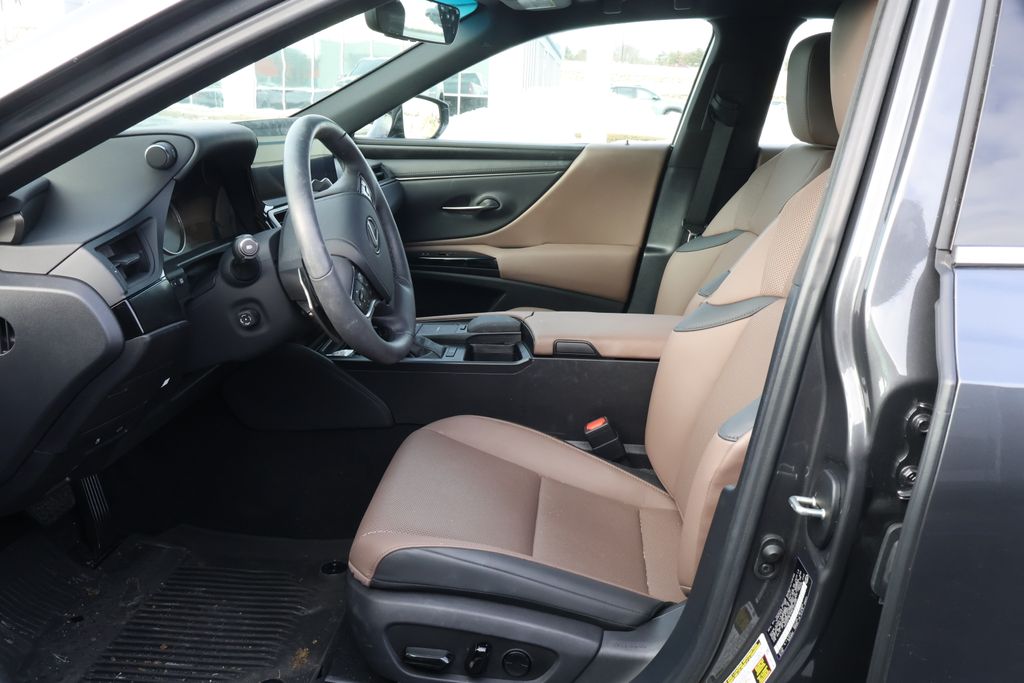 Thumbnail: 2022 Lexus ES - 8