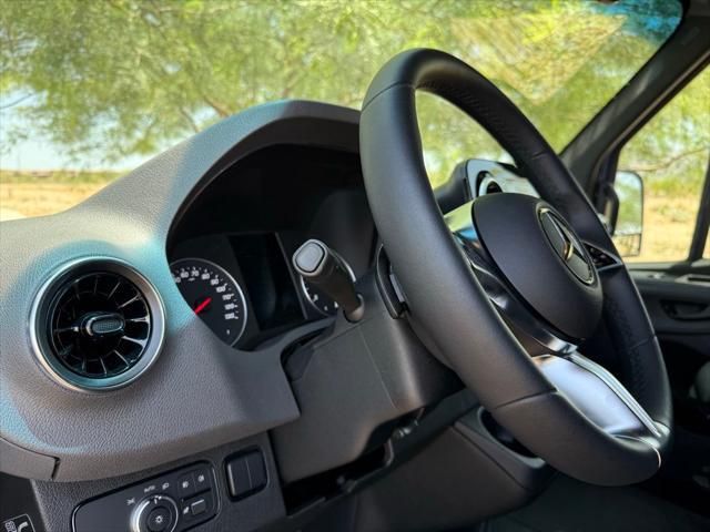 Thumbnail: 2025 Mercedes-Benz Sprinter - 16