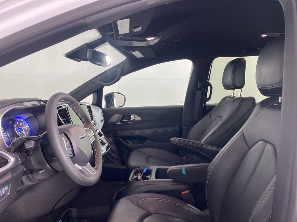 Used 2026 White Chrysler Select image 14