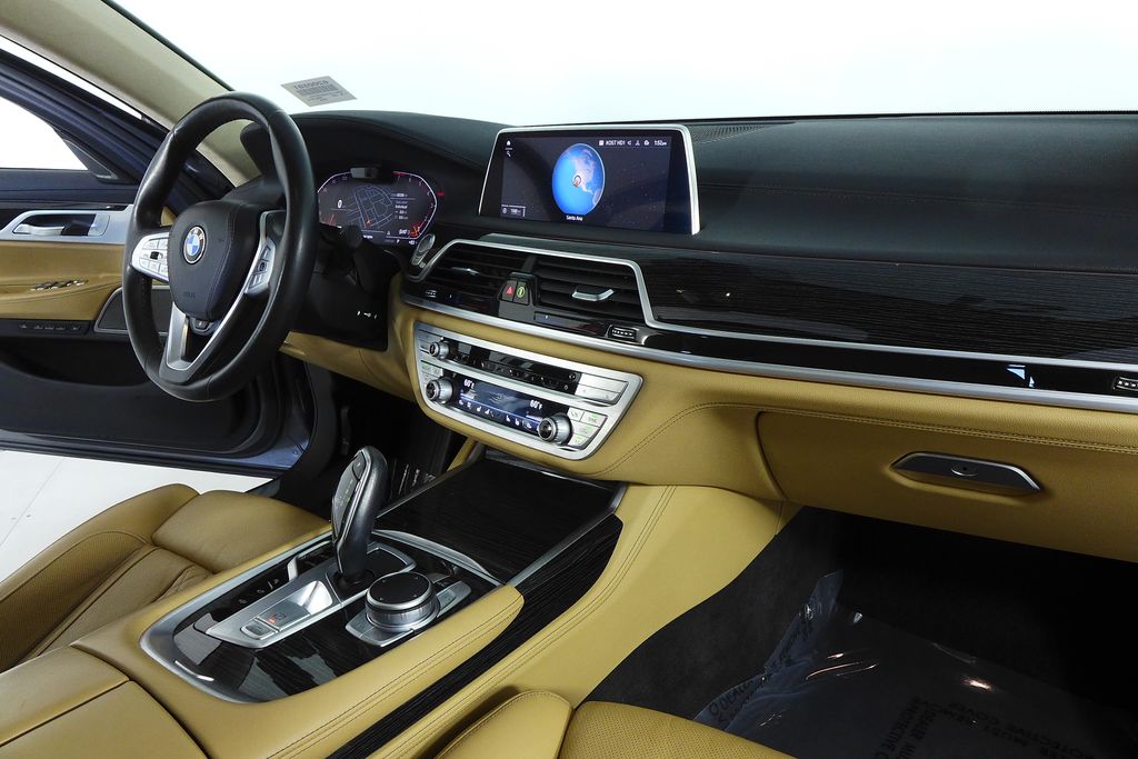 Thumbnail: 2021 BMW 7 Series - 13
