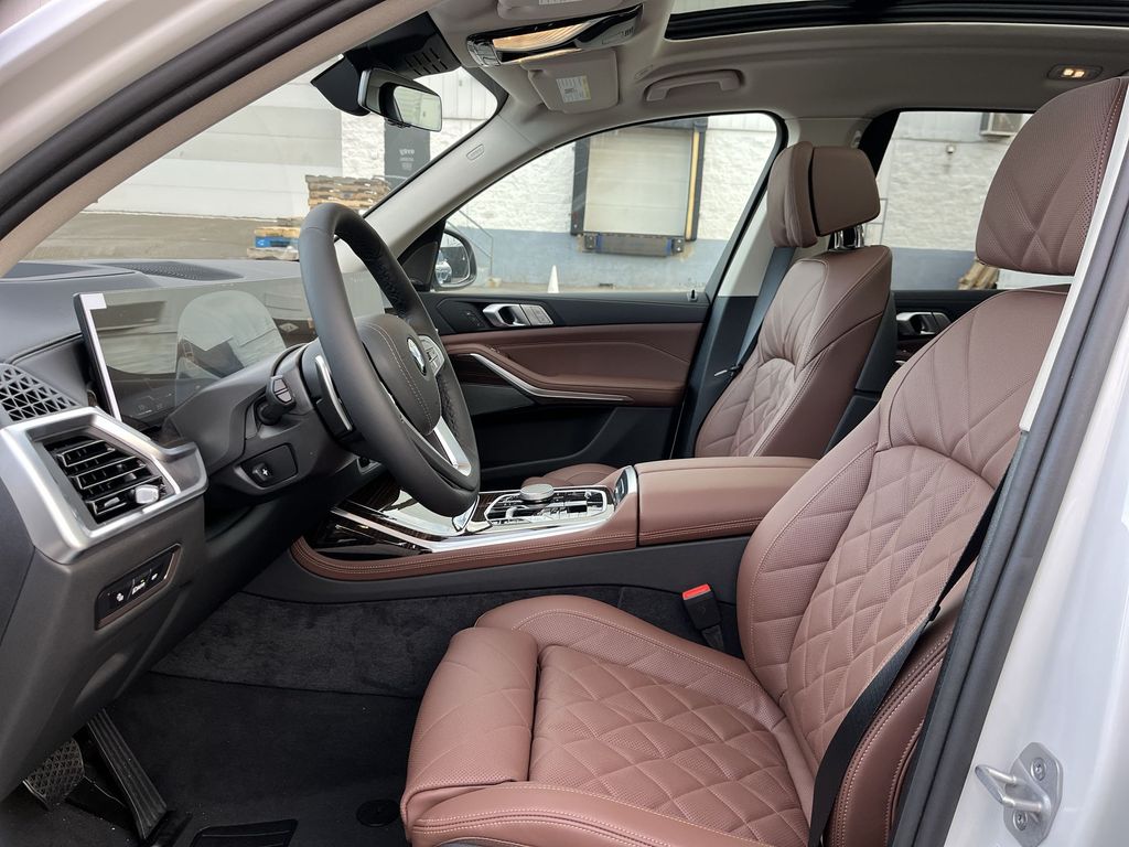 Thumbnail: 2026 BMW X7 - 11