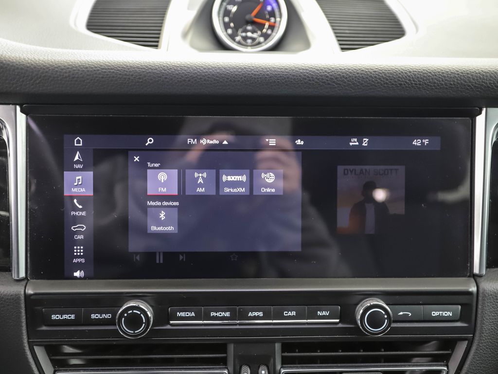 Thumbnail: 2020 Porsche Macan - 17