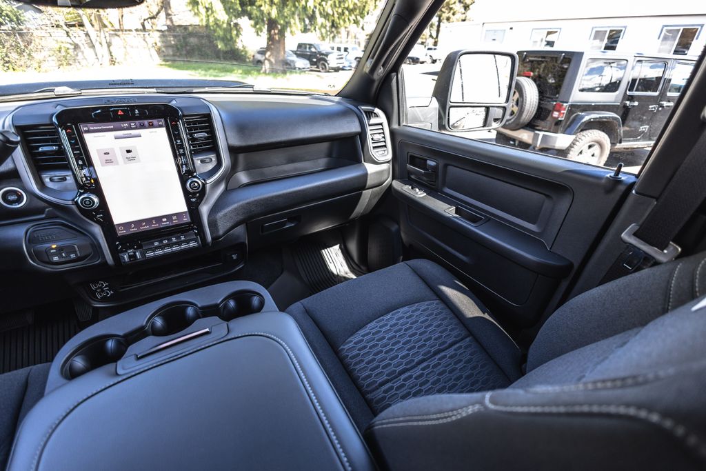 2026 Ram 2500 Black Express Tradesman thumbnail 23