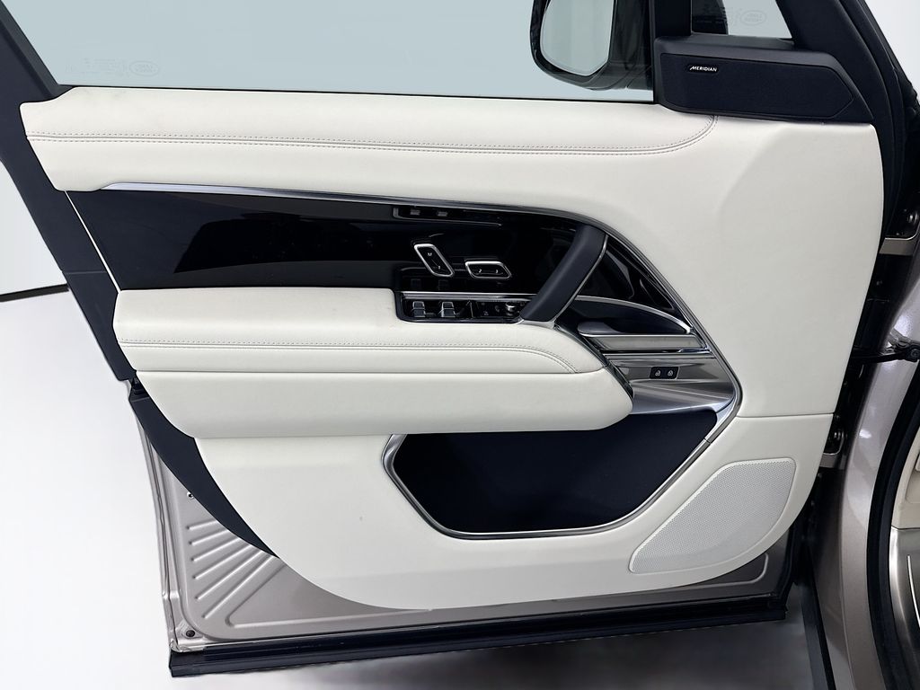 Thumbnail: 2026 Land Rover Range Rover - 23