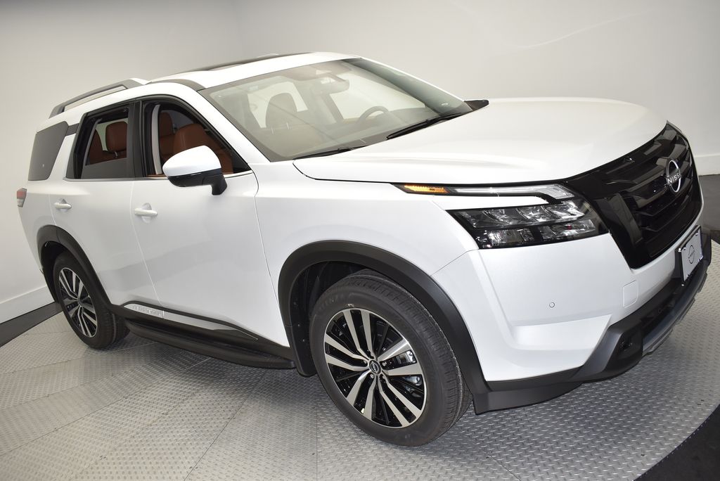 Thumbnail: 2025 Nissan Pathfinder - 3