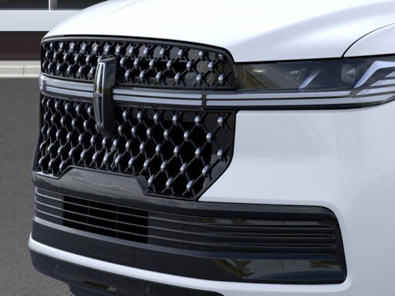 Thumbnail: 2025 Lincoln Navigator L - 17