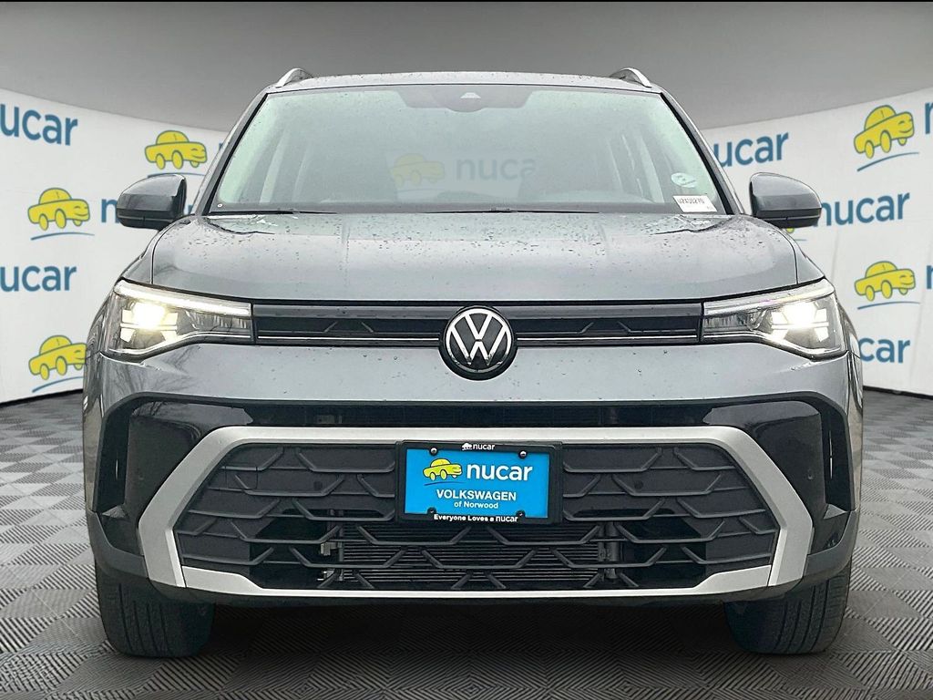 2025 Volkswagen Taos — photo 2