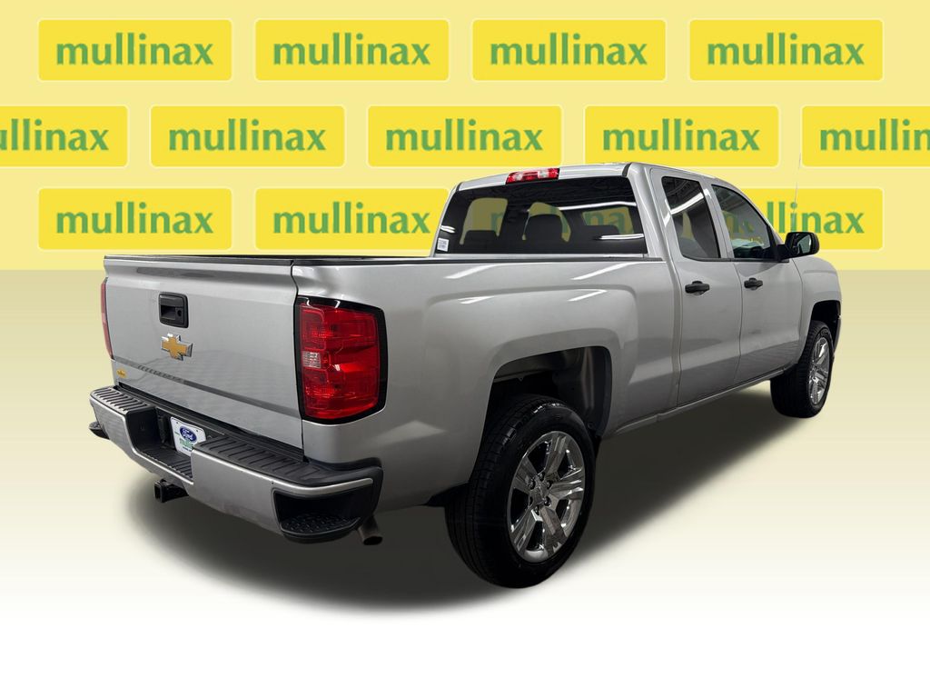 Used 2018 Silver Chevrolet Custom image 3
