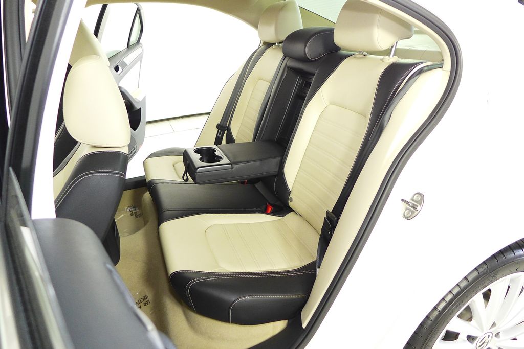 Thumbnail: 2013 Volkswagen Jetta - 21