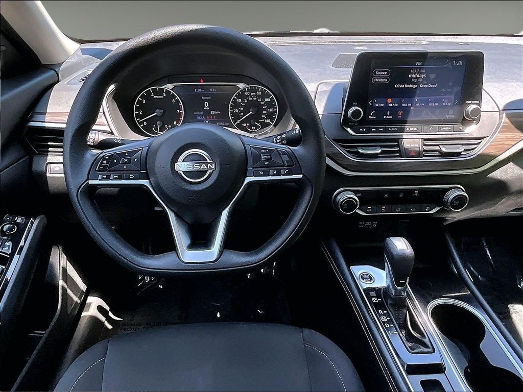 2023 Nissan Altima — photo 17