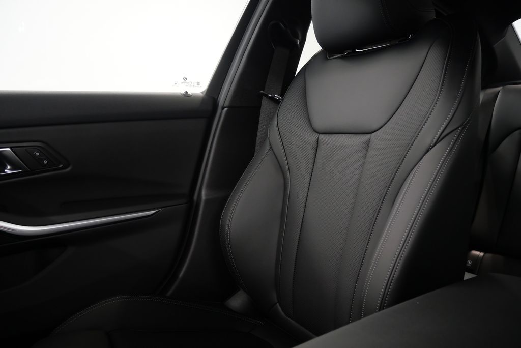 2025 BMW 3 Series 330i 23