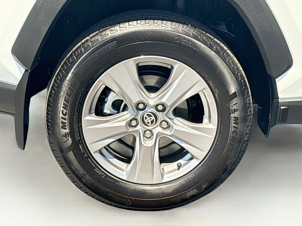 Thumbnail: 2025 Toyota RAV4 - 32