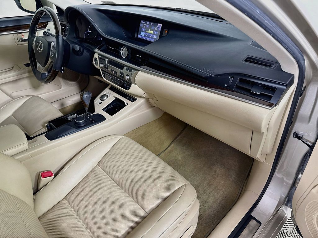 Thumbnail: 2014 Lexus ES - 30