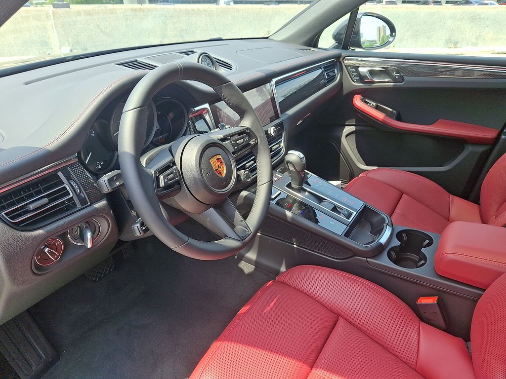 Thumbnail: 2026 Porsche Macan - 4