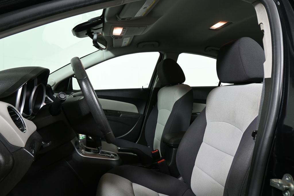 Thumbnail: 2014 Chevrolet Cruze - 14
