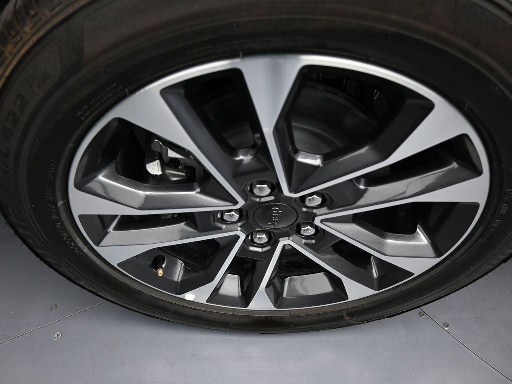 Used 2024 Baltic Gray Metallic Clearcoat Jeep Overland image 47