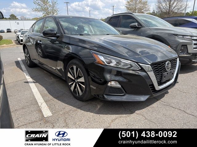 Super Black Clearcoat 2022 Nissan Altima 2.5 SV FWD Sedan Front-Wheel Drive Continuously Variable Transmission