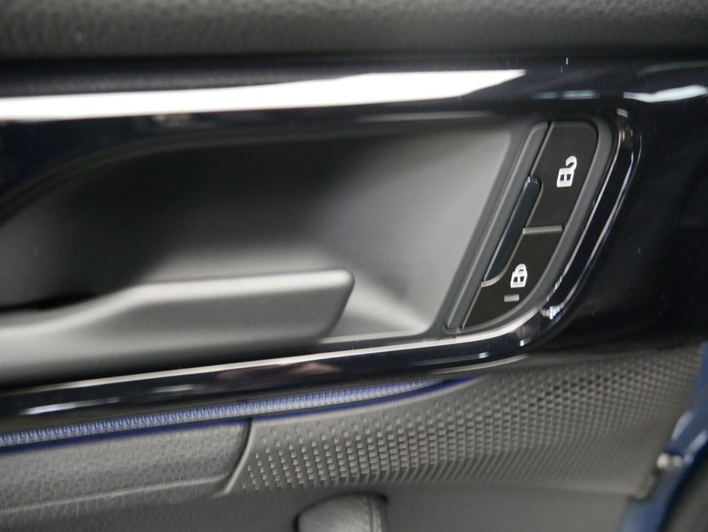 Thumbnail: 2026 Porsche Panamera - 19