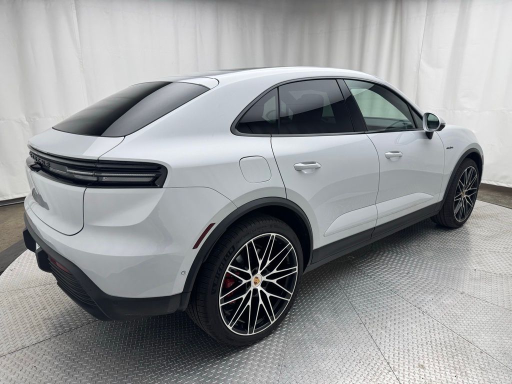 Thumbnail: 2025 Porsche Macan - 14