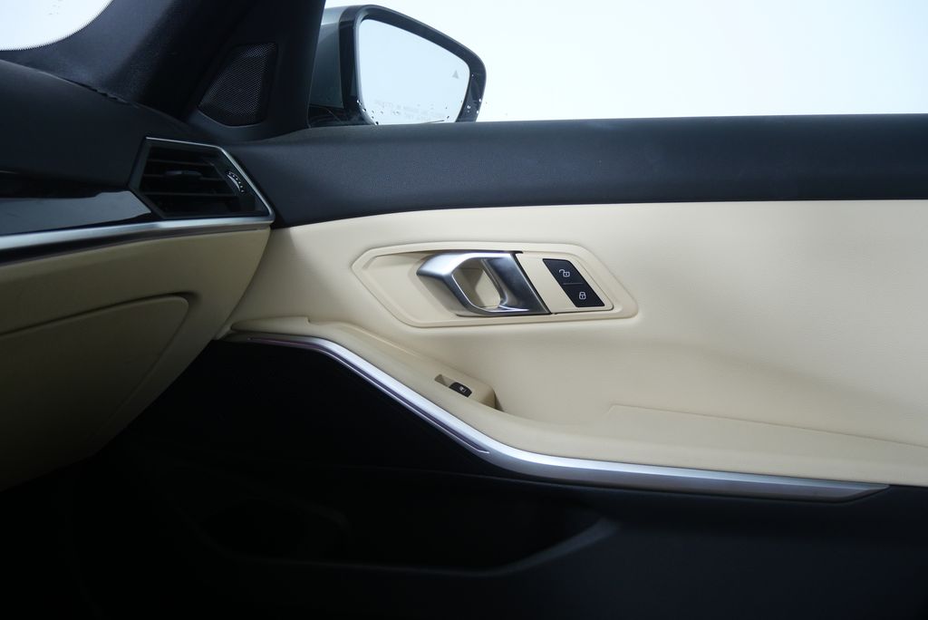 Thumbnail: 2024 BMW 3 Series - 25