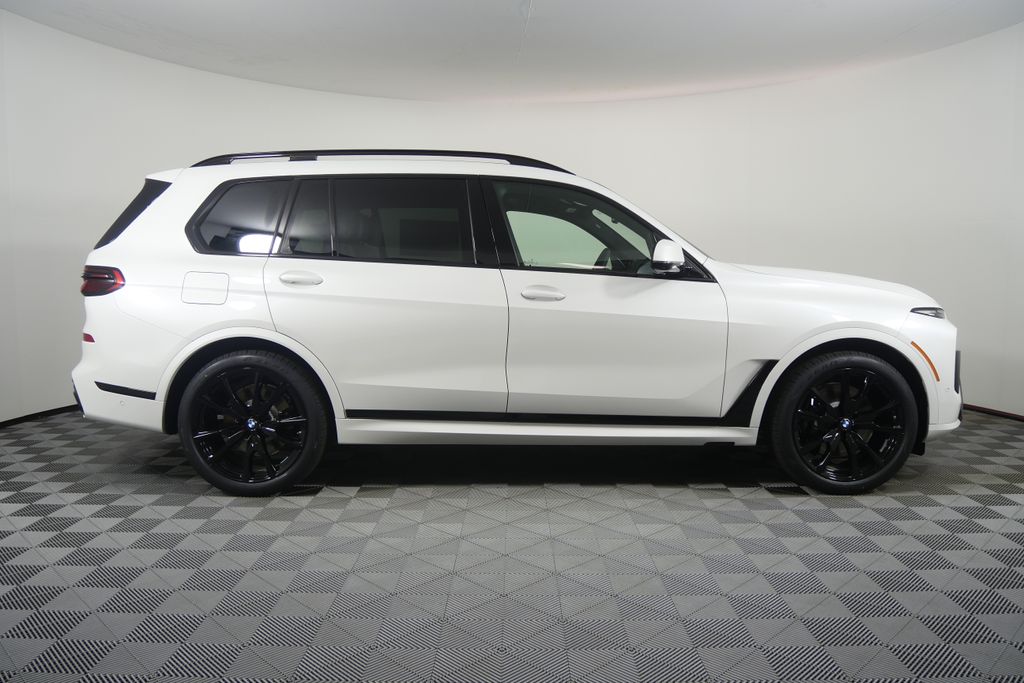 Thumbnail: 2027 BMW X7 - 2
