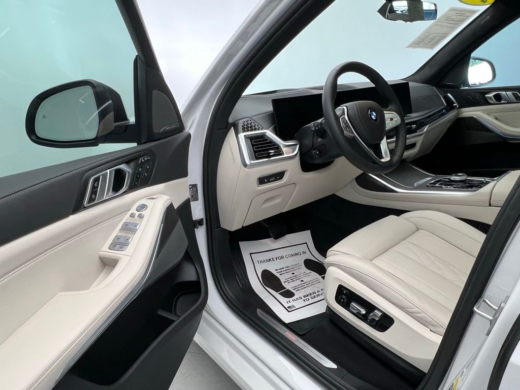 Thumbnail: 2024 BMW X7 - 23