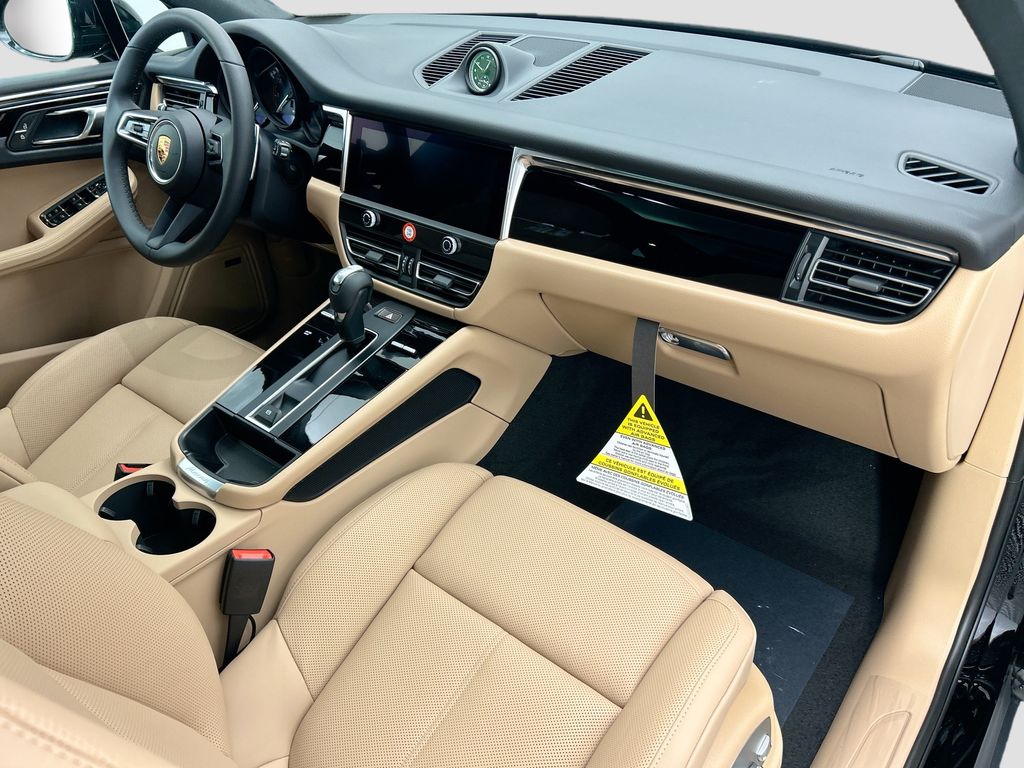 Thumbnail: 2026 Porsche Macan - 20