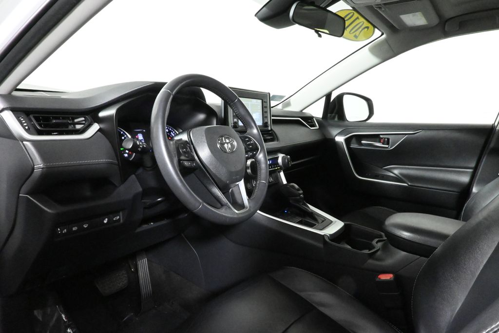 Thumbnail: 2019 Toyota RAV4 - 16