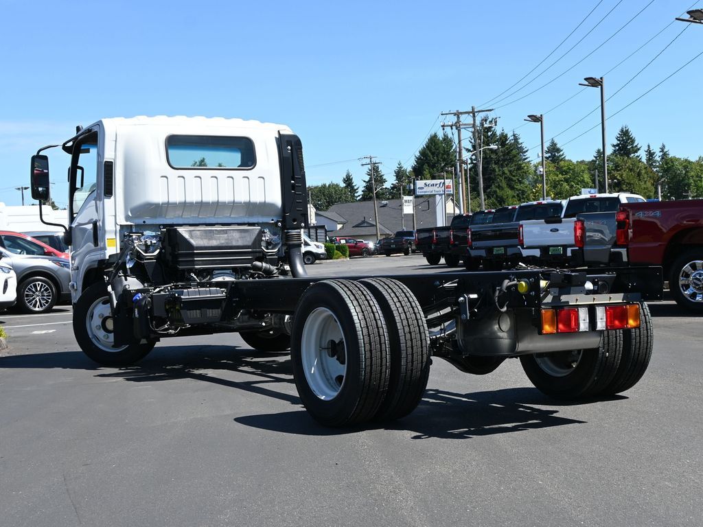 2025 Isuzu NRR 