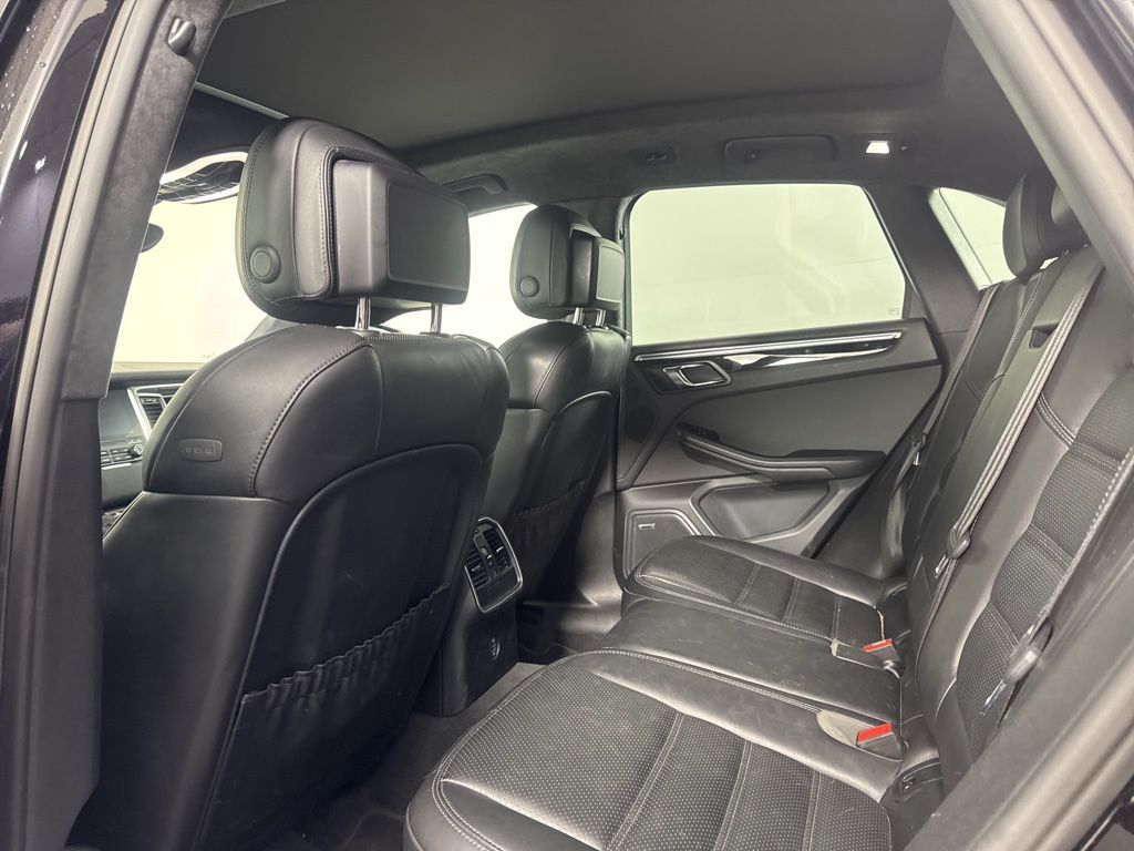 Thumbnail: 2018 Porsche Macan - 10