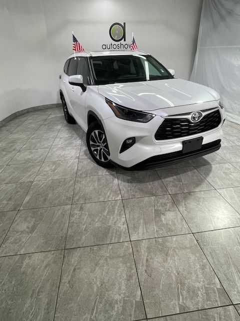 2022 Toyota Highlander Hybrid XLE FWD