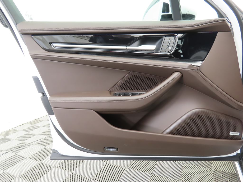 Thumbnail: 2025 Porsche Panamera - 26