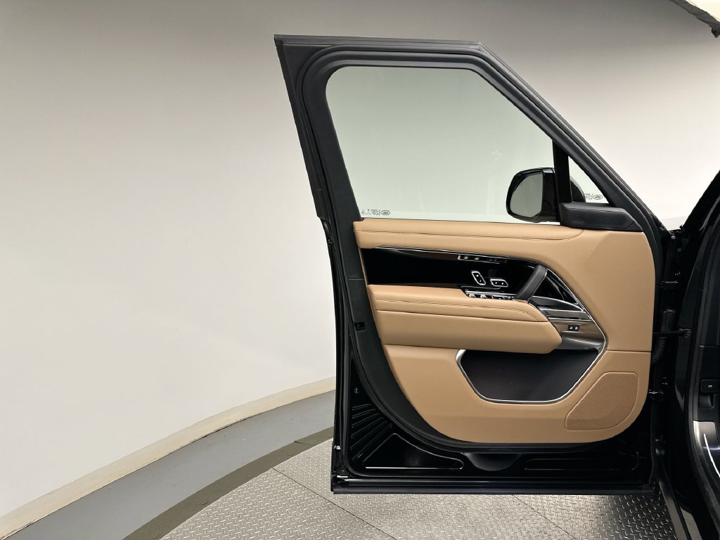 Thumbnail: 2026 Land Rover Range Rover - 9