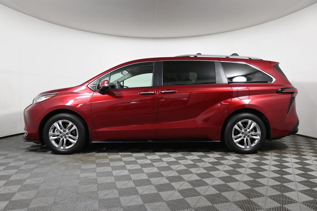 Thumbnail: 2022 Toyota Sienna - 2