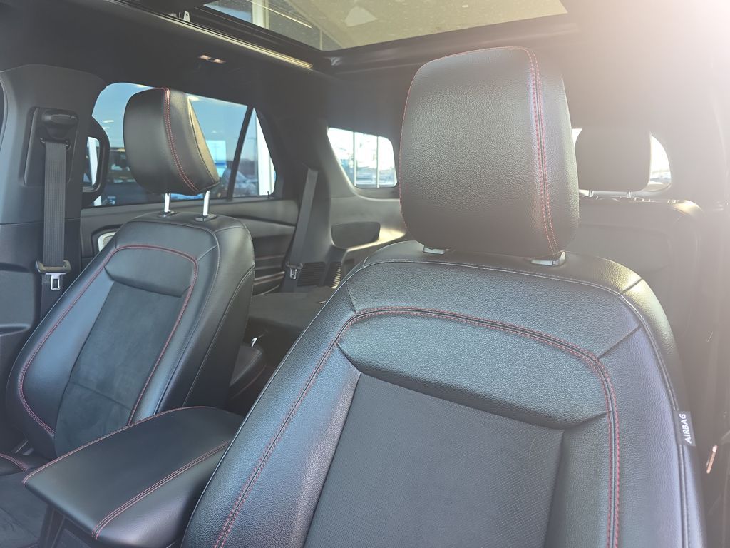 Certified Used 2023 Gray Ford ST-Line image 21