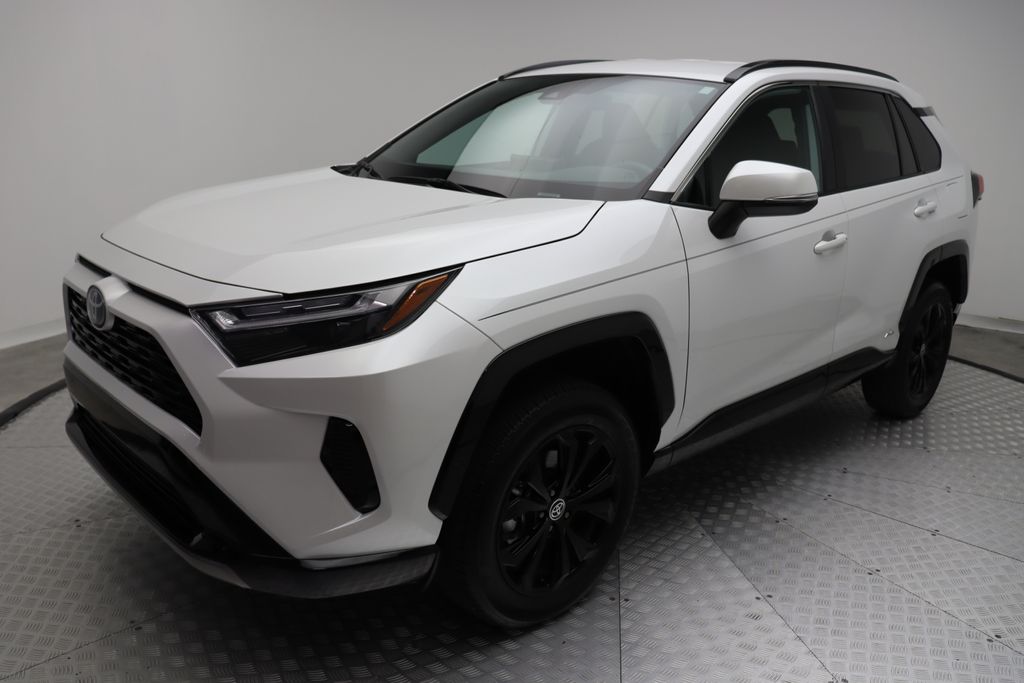 2023 Toyota RAV4 SE 2