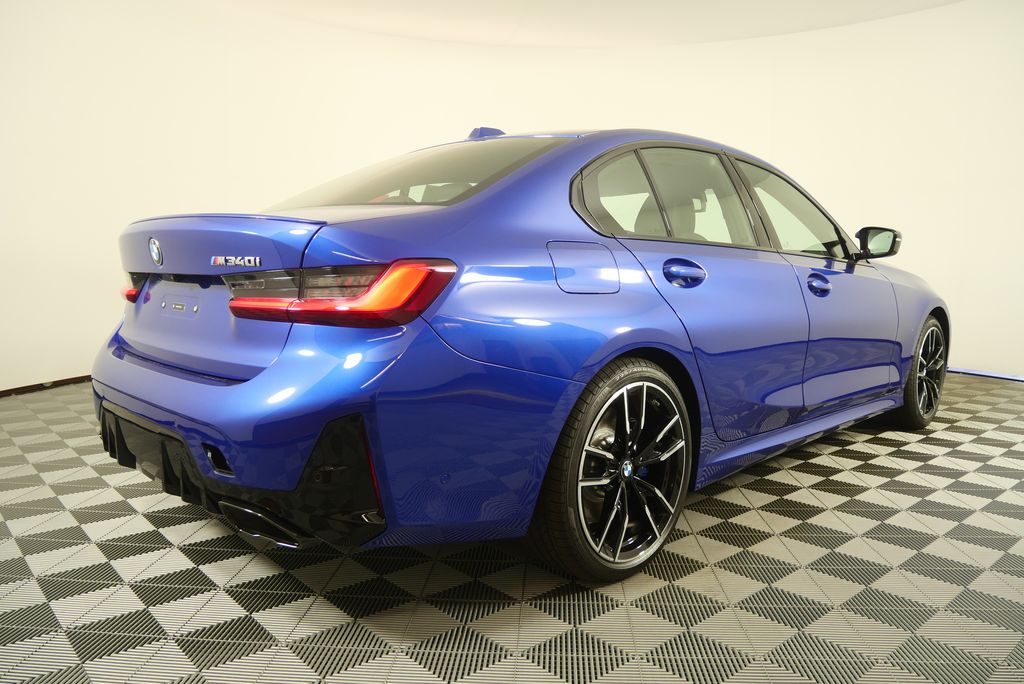 Thumbnail: 2026 BMW 3 Series - 3