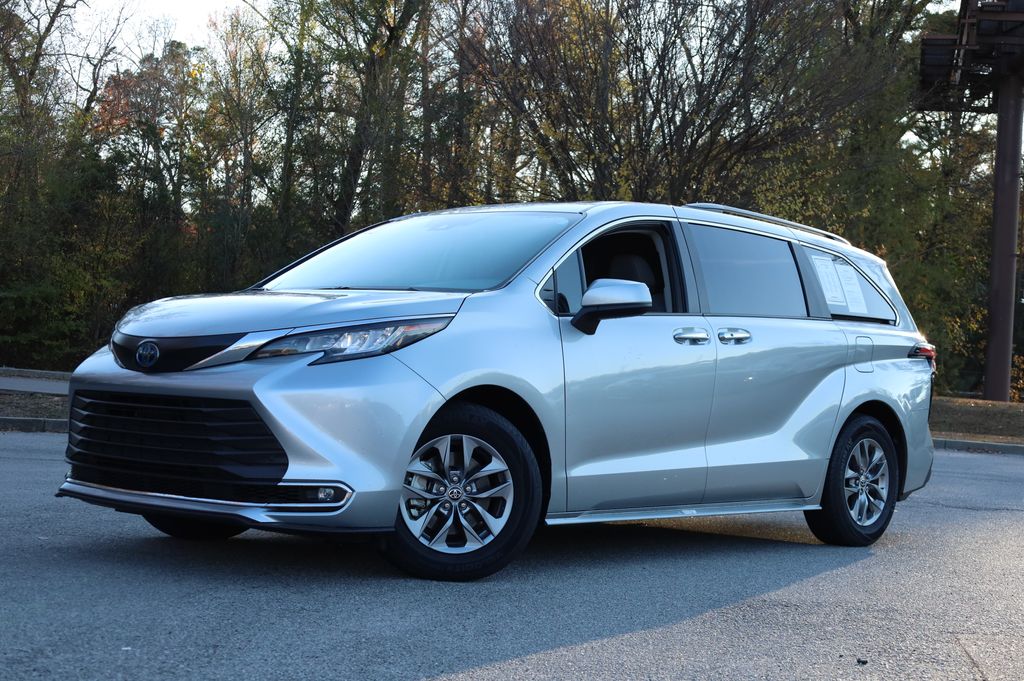 2023 Toyota Sienna XLE 7-Passenger FWD