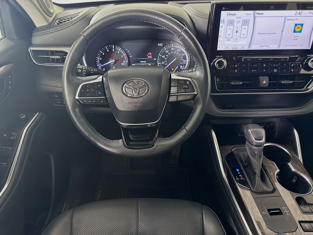 Thumbnail: 2020 Toyota Highlander - 22