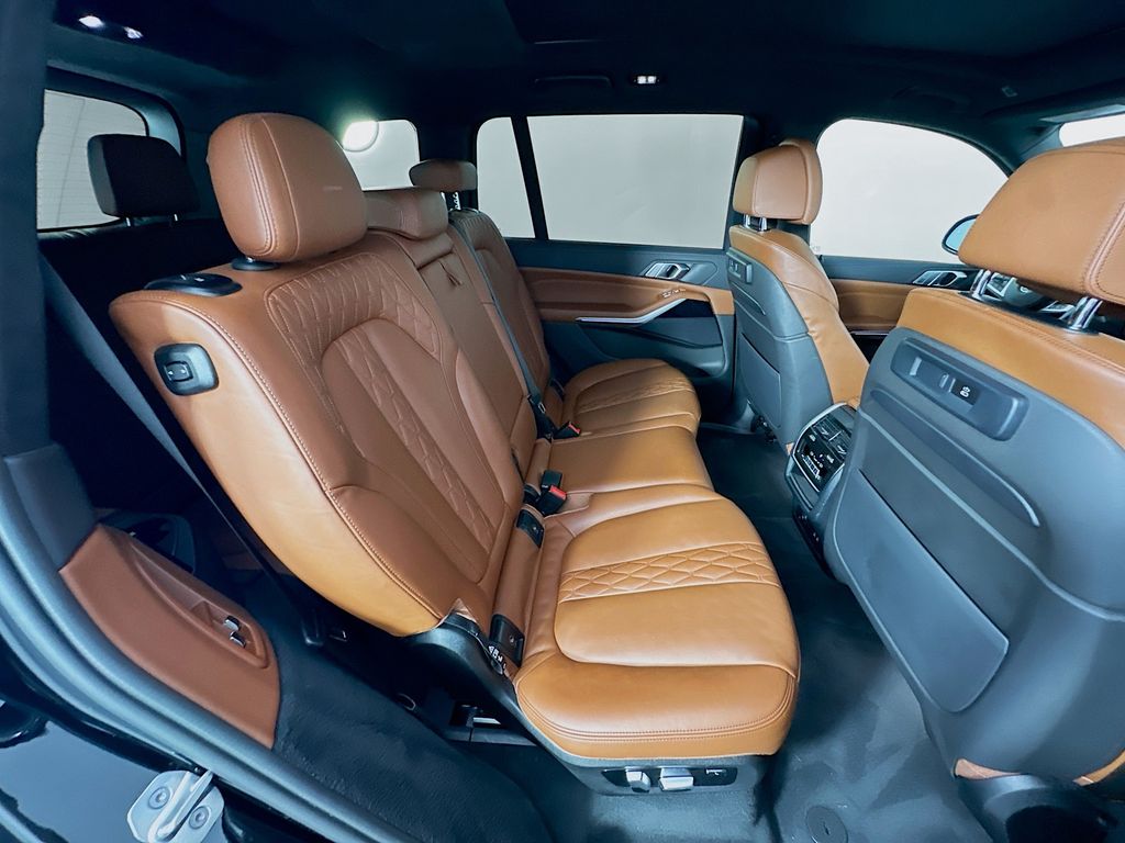 2022 BMW X7 xDrive40i 29