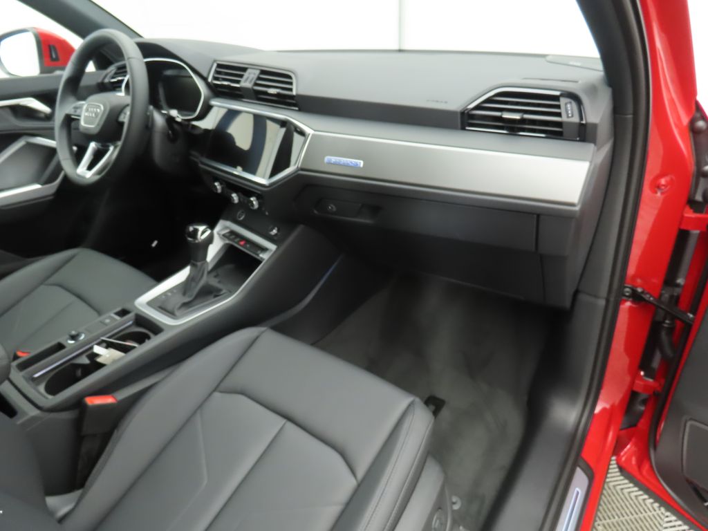 Thumbnail: 2025 Audi Q3 - 18