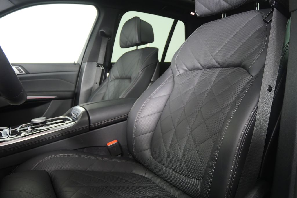 Thumbnail: 2025 BMW X5 - 10